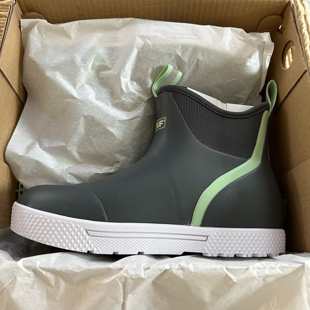 COPY - XtraTuf Women’s Wheelhouse Boots Size 8 Gray/Mint